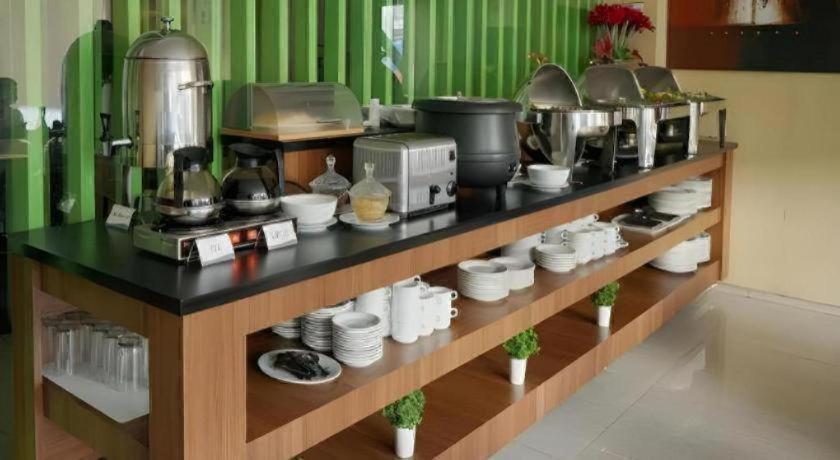 Aswin Hotel And Spa Makassar Eksteriør billede