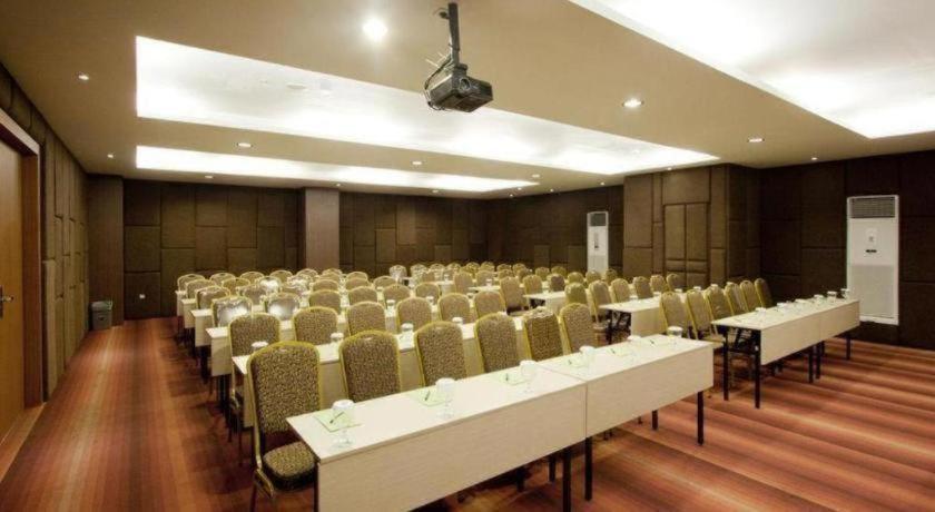 Aswin Hotel And Spa Makassar Eksteriør billede