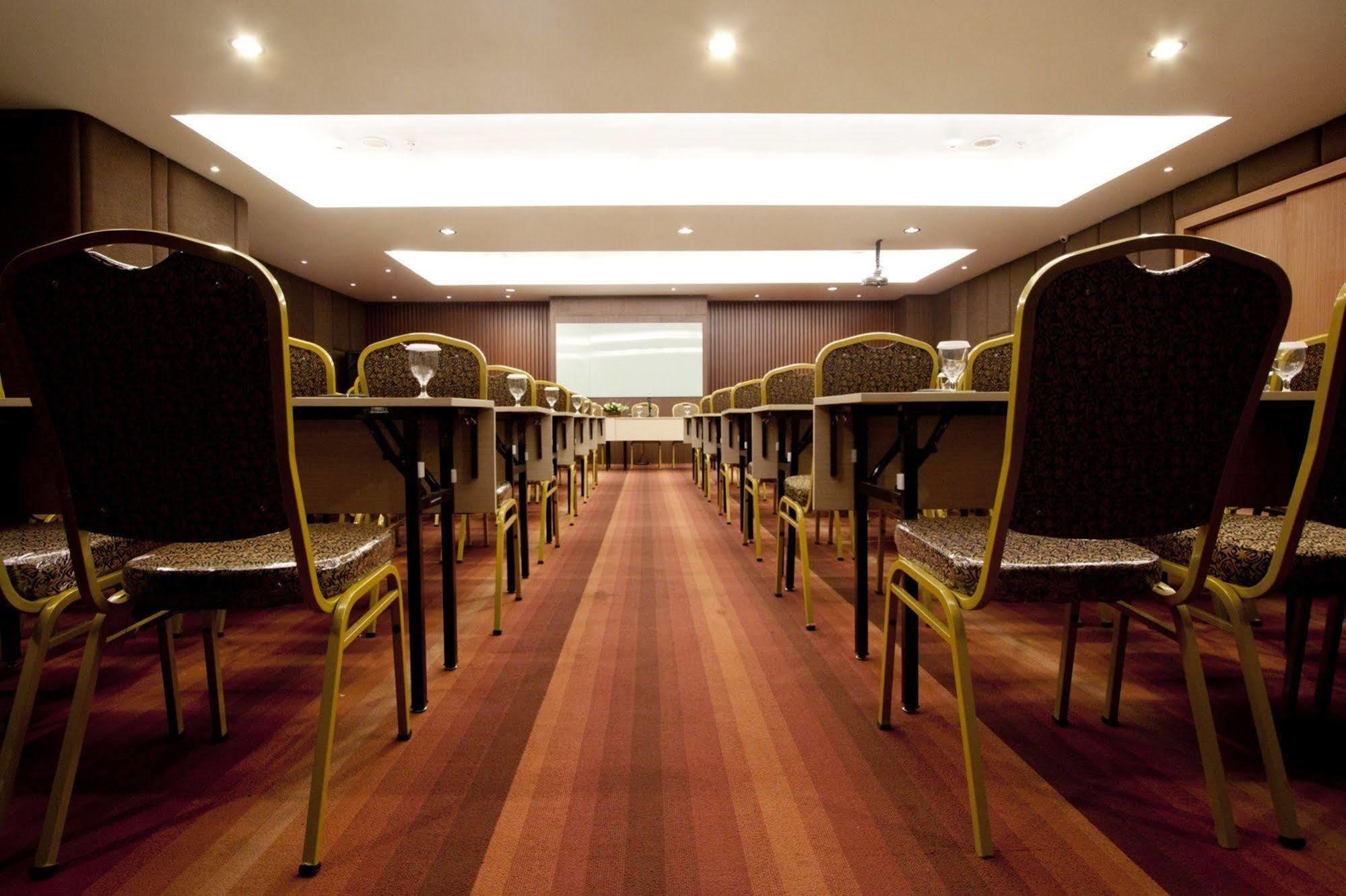 Aswin Hotel And Spa Makassar Eksteriør billede