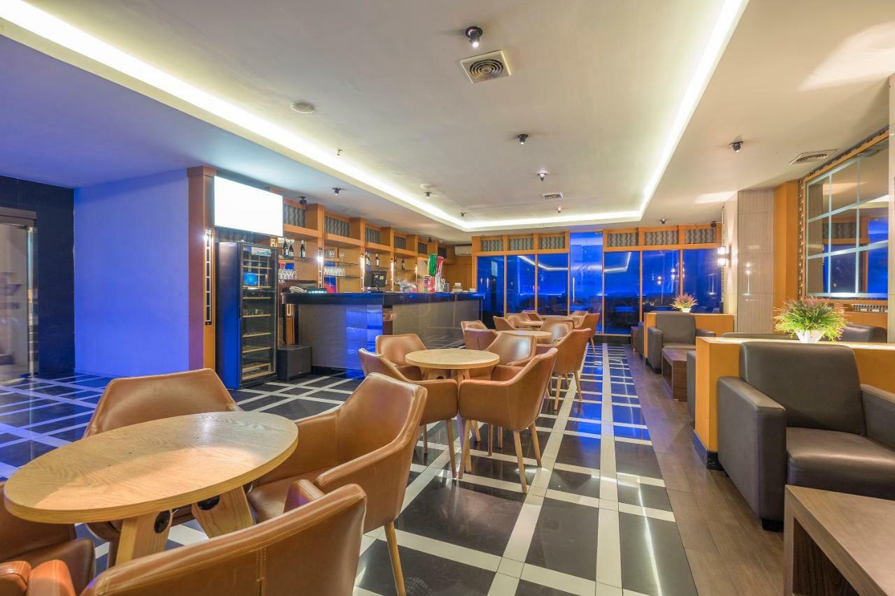 Aswin Hotel And Spa Makassar Eksteriør billede